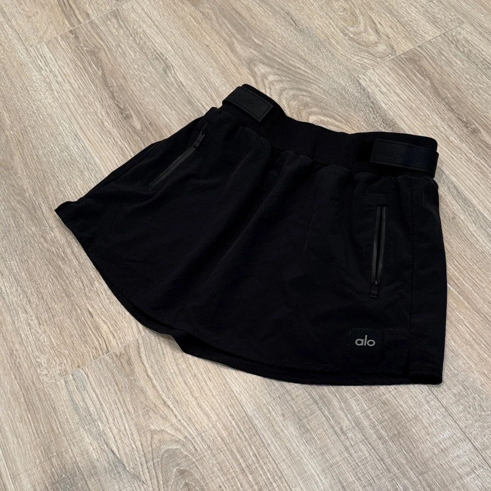ALO Yoga Black Skirt with Logo Patch - Picture 7 of 15